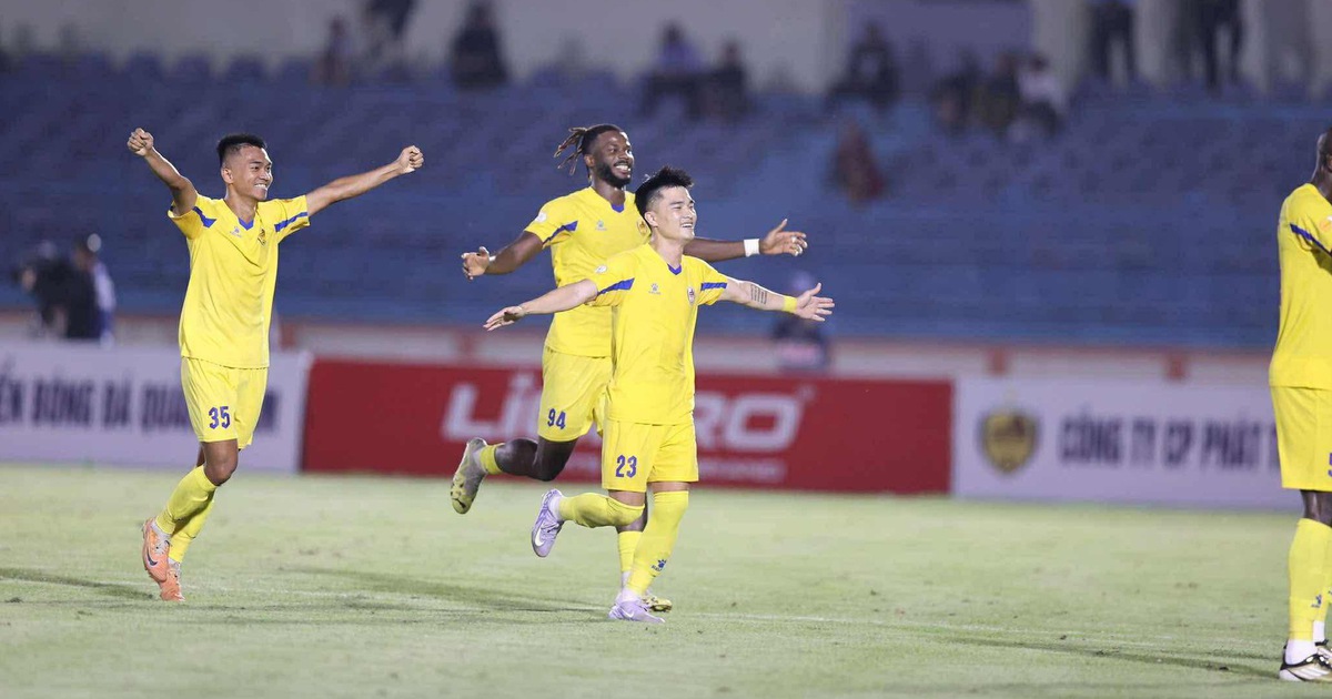 VPF làm việc khẩn với đội Quảng Nam, Bình Phước của Công  Phượng chưa sẵn sàng thăng hạng?