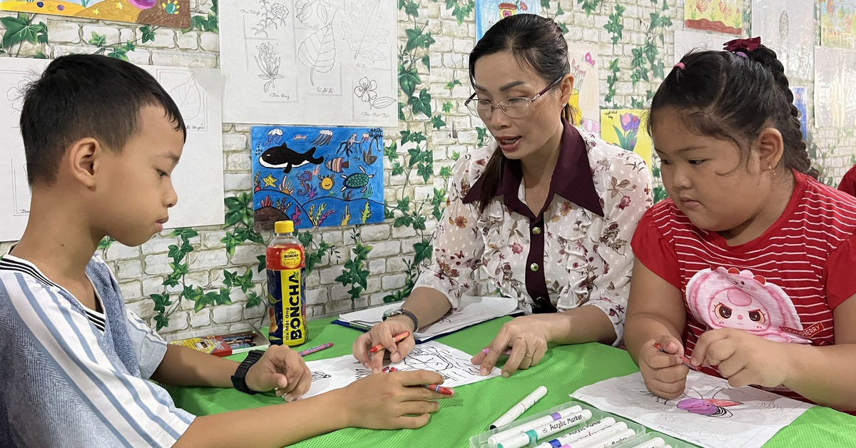Free class teaching English and drama to children in rural areas