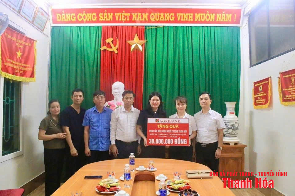 Các Chi nhánh Agribank Thanh Hóa tri ân, tặng quà nhân Ngày Thương binh, liệt sĩ