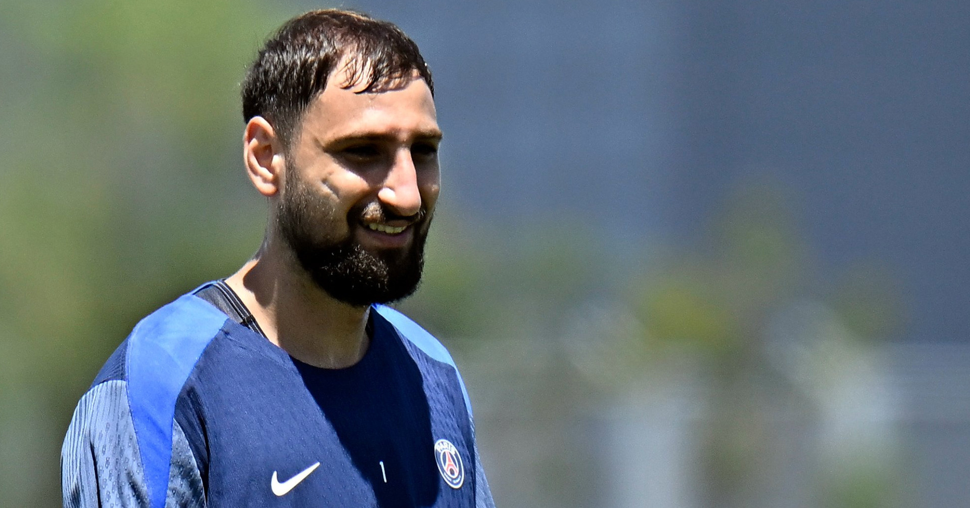 Man City mua gấp Donnarumma thay Ederson