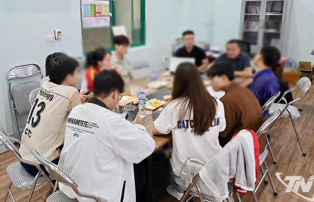 Hoạt động truyền thông nhóm nhỏ về phòng chống HIV của một nhóm hỗ trợ cộng đồng trên địa bàn tỉnh. 