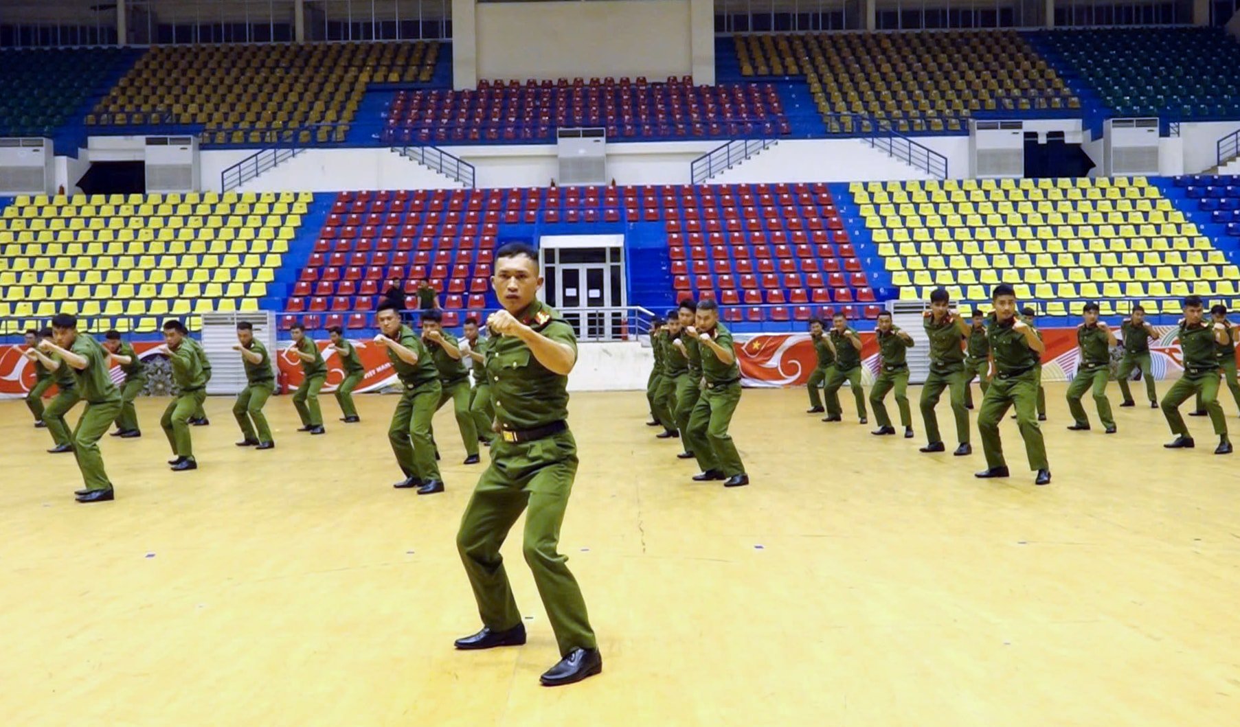 doi-tuyen-cong-an-tinh-tap-luyen-noi-dung-thi-vo-thuat.jpg