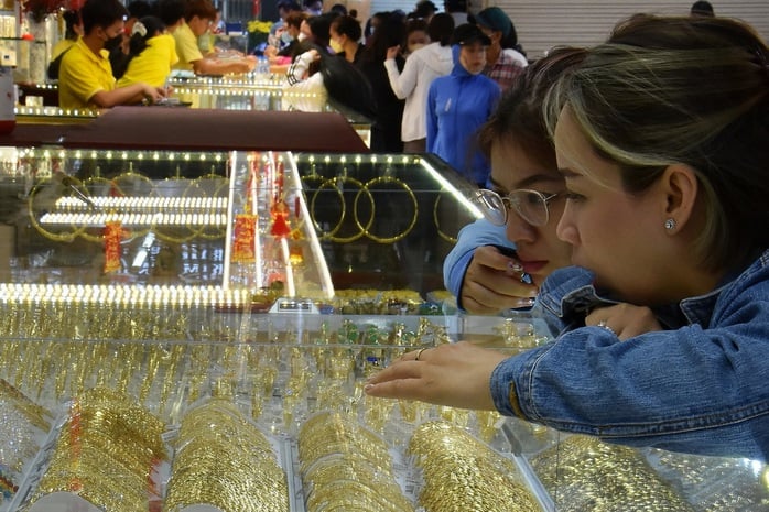 Giá vàng hôm nay, 25-7: Tiếp tục lao dốc - Ảnh 1.
