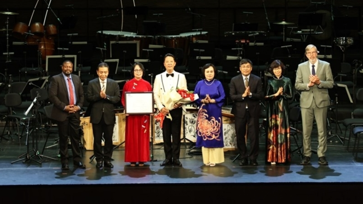 Art space honoring the music of musician Hoang Van