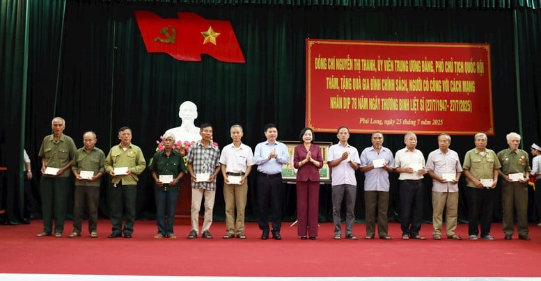 Tri ân gia đình chính sách, người có công với cách mạng ở tỉnh Cà Mau, Ninh Bình, Điện Biên- Ảnh 8.
