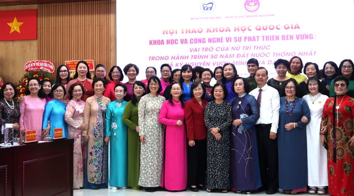 Những rào cản còn kìm hãm nữ trí thức tham gia phát triển khoa học - công nghệ - Ảnh 1.