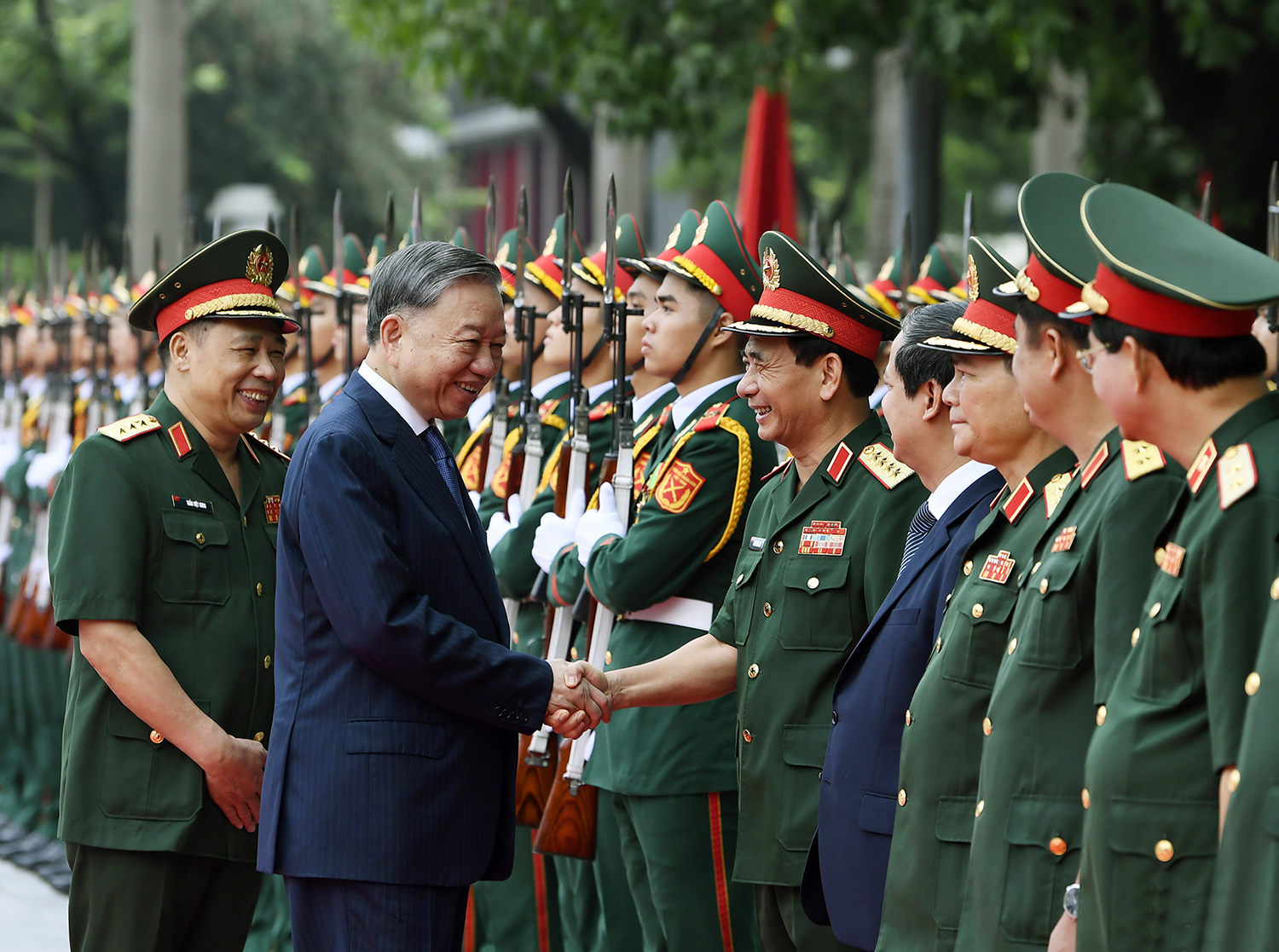 Building a revolutionary, disciplined, elite, and modern Vietnam People's Army to meet the requirements and tasks in the era of national growth.