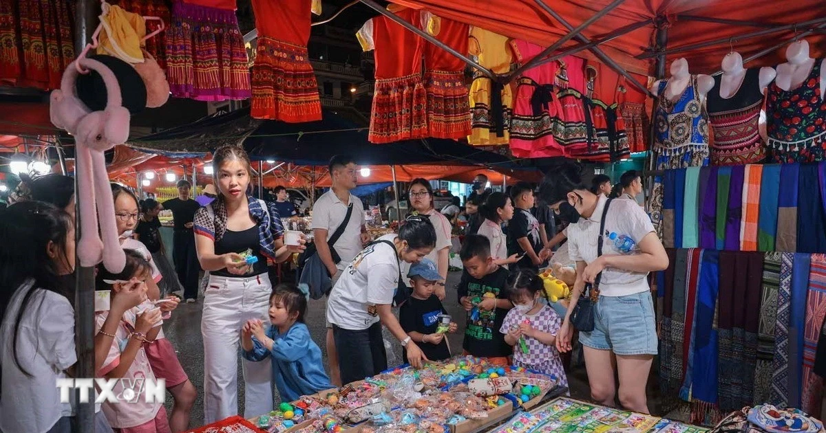 Kiên quyết xử lý vi phạm trật tự đô thị, nạn chèo kéo, ăn xin tại Sa Pa
