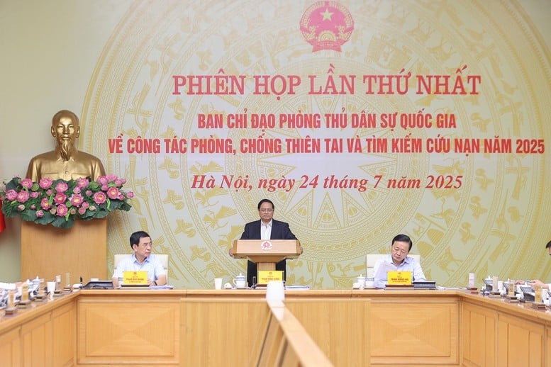 Khai mạc phiên họp Ban Chỉ đạo phòng thủ dân sự quốc gia, Thủ tướng Phạm Minh Chính nhấn mạnh, phải bằng mọi cách tiếp cận những nơi đang bị chia cắt do thiên tai, nắm tình hình, tiếp tế cho nhân dân, không để tình trạng 