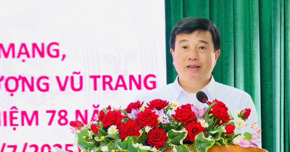 Lam Dong Provincial leaders visit and present gifts at Phu Quy Special Economic Zone