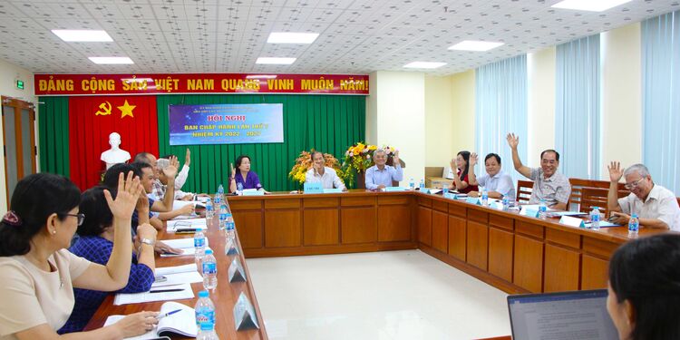 ការត្រួតពិនិត្យពាក់កណ្តាលអាណត្តិ និងការអនុវត្តគម្រោងបញ្ចូលសមាគមនៃខេត្តចំនួន 2 ទៅជាសហភាពសមាគម An Giang (ថ្មី)