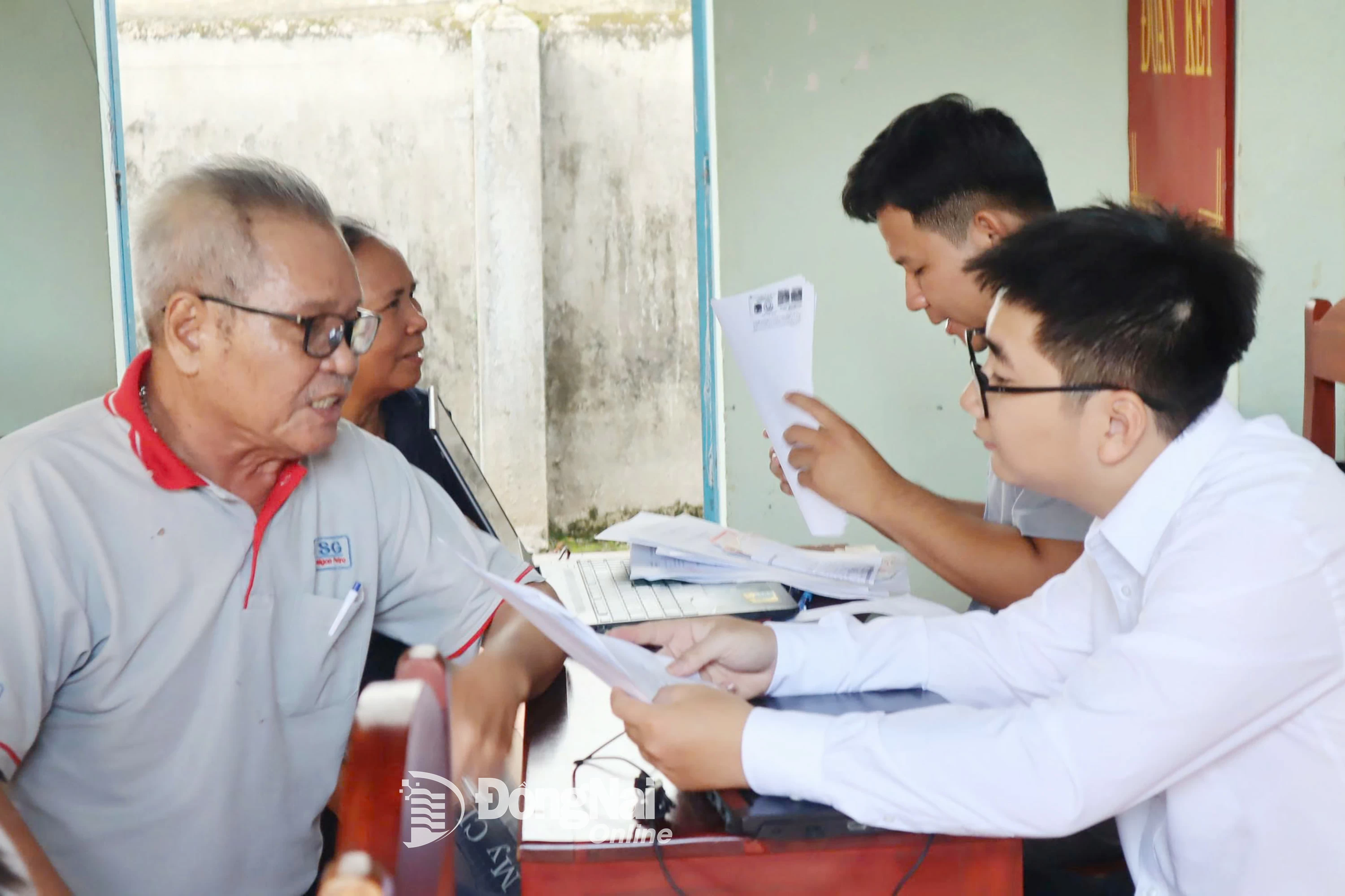 Điểm lưu động hỗ trợ giải quyết thủ tục hành chính: Mô hình hay cần nhân rộng