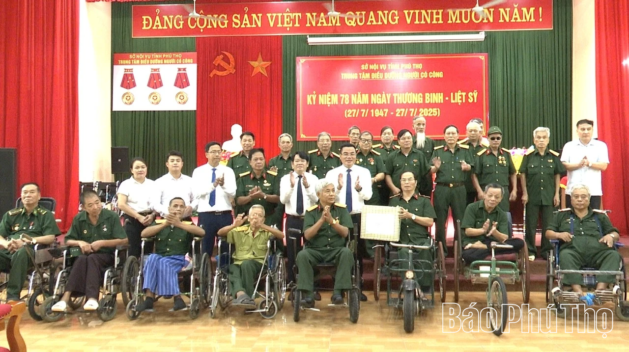 ดำเนินนโยบายพิเศษแก่ผู้ที่มีส่วนในการปฏิวัติ