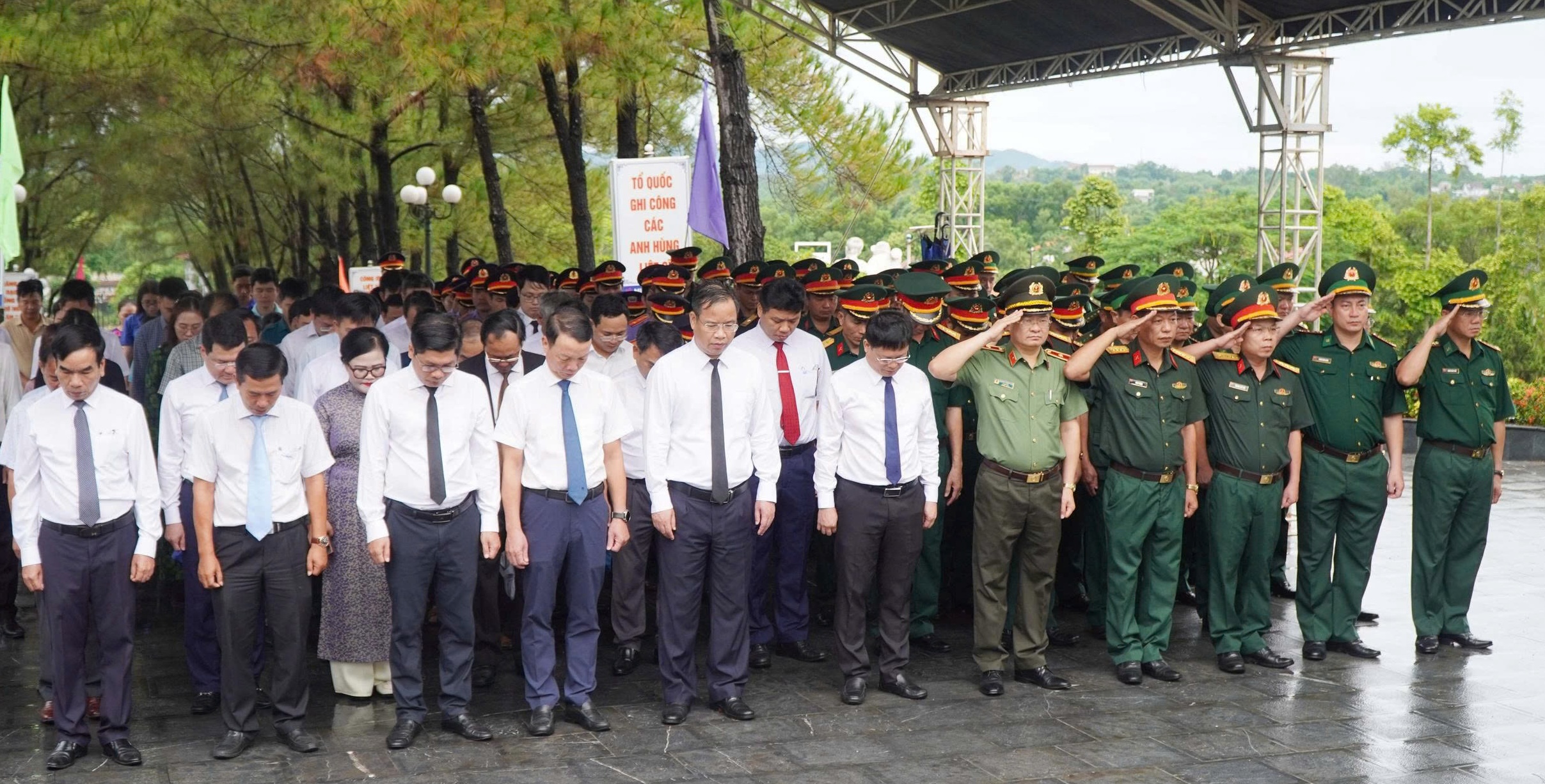 Hue City leaders offer flowers and incense at the city's martyrs cemetery