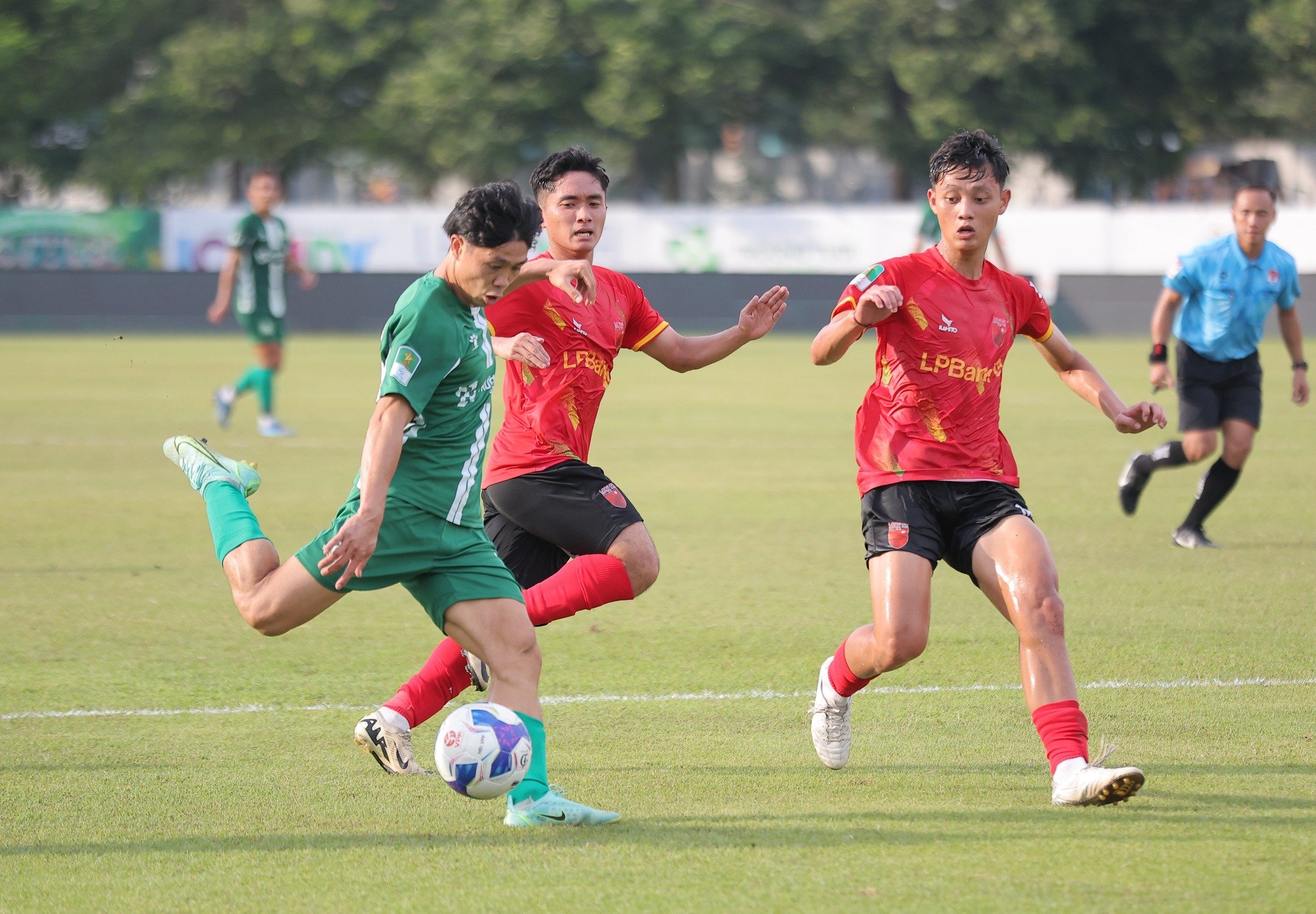 Đội Công Phượng nhiều lần từ chối suất V-League: Chậm mà ra bản sắc- Ảnh 1.
