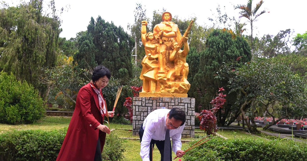 Phó Thủ tướng Bùi Thanh Sơn dự lễ viếng anh hùng, liệt sĩ tại Nghĩa trang Liệt sĩ Đà Lạt