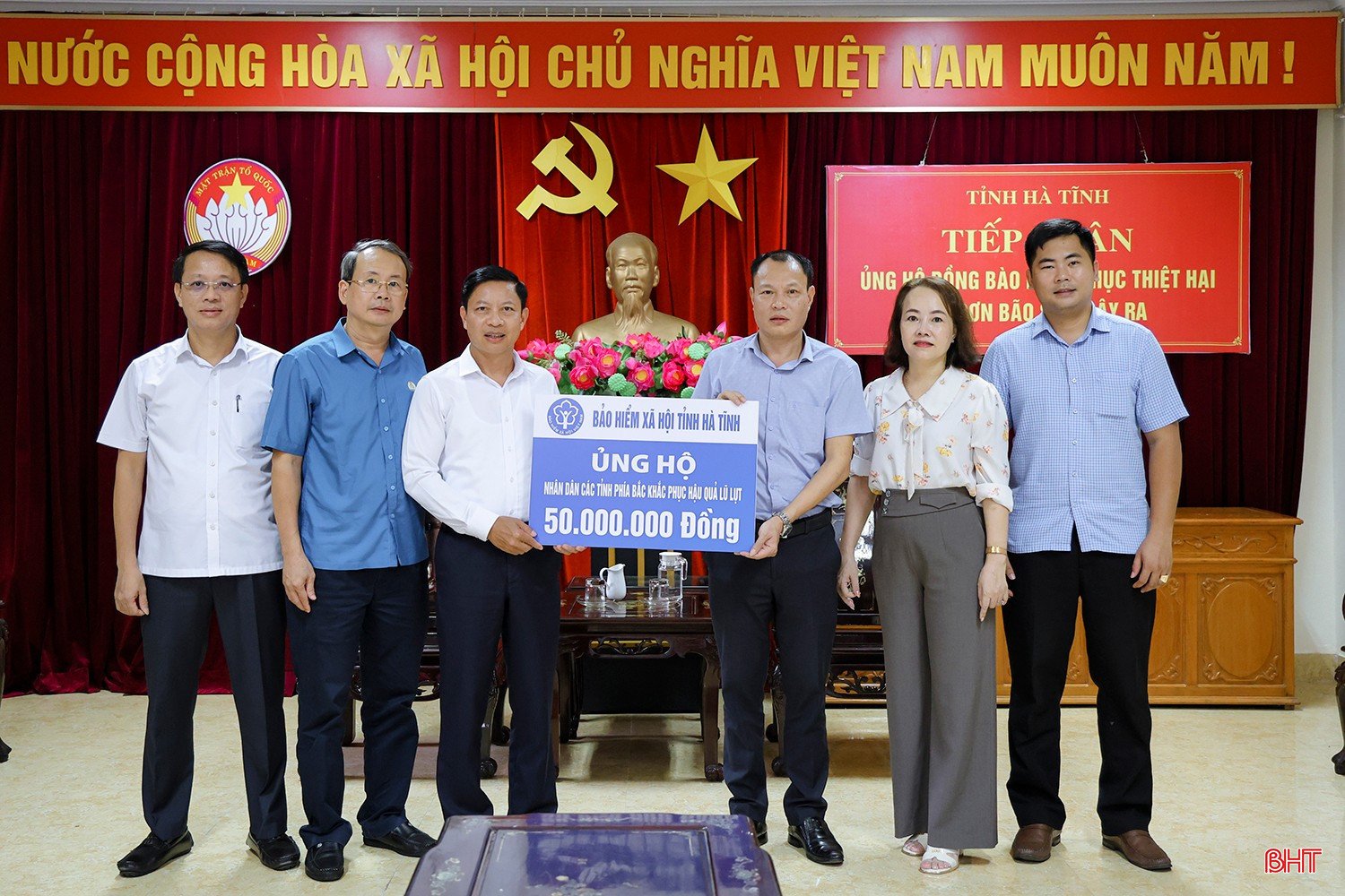 bqbht_br_xep-dong-tang-qua.jpg