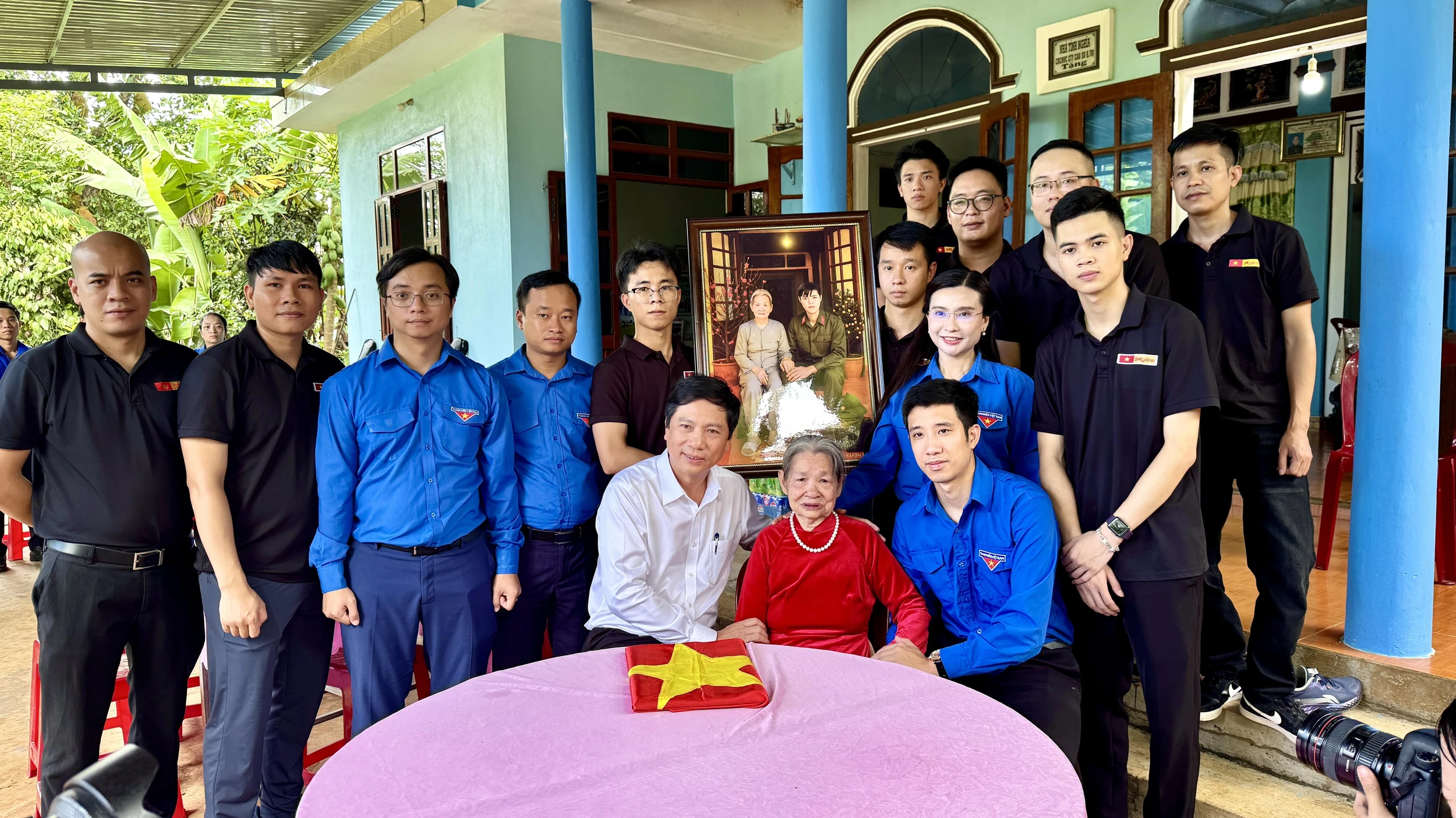 Trung ương Đoàn thăm và tặng quà Bà mẹ Việt Nam Anh hùng tại Quảng Trị