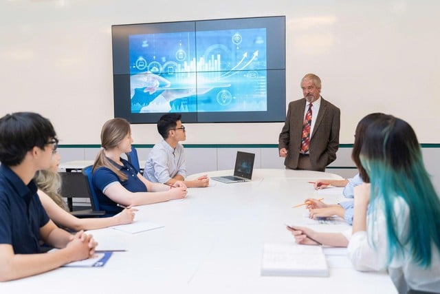 Bài học cảnh tỉnh từ ‘ngỗng trời’:  Du học rất cần chiến lược - Ảnh 2.