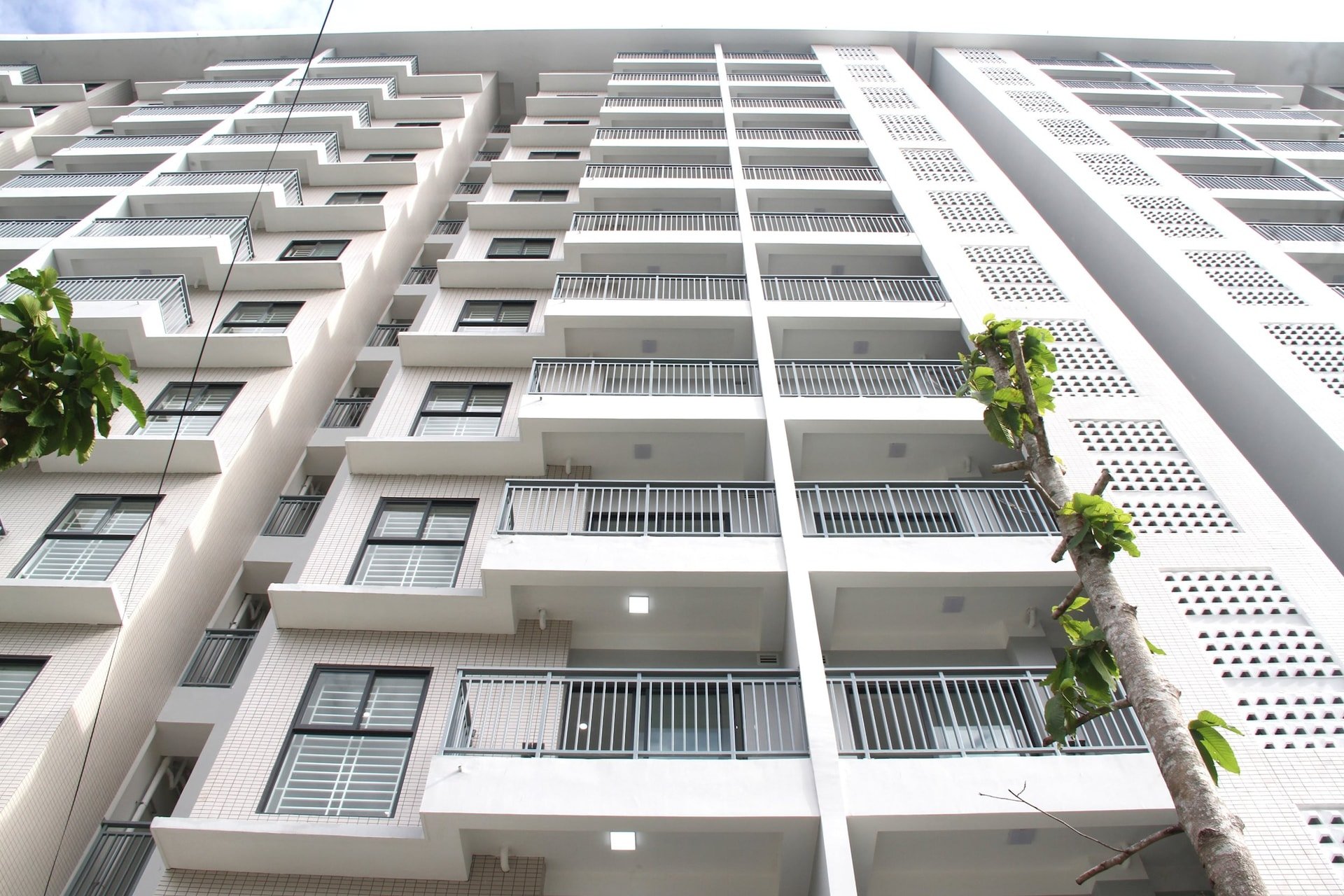 Khu chung cư được xây dựng khang trang, cơ sở hạ tầng đồng bộ, có các tiện ích xung quanh bảo đảm đời sống cho người có công. Ảnh: LAM PHƯƠNG