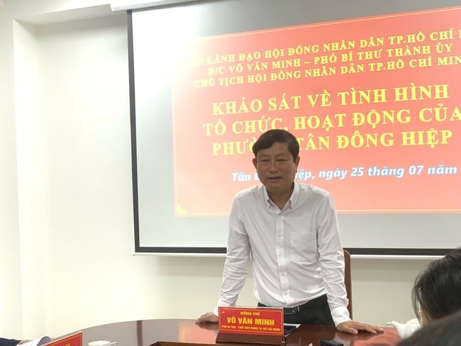 Chủ tịch HĐND TP HCM Võ Văn Minh rất vui với “việc nhỏ nhưng rất ý nghĩa” ở phường Tân Đông Hiệp- Ảnh 4.