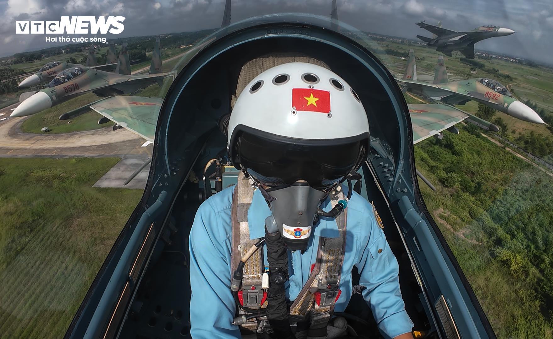 Đội hình bay của chiến đấu cơ Su-30MK2 làm chủ bầu trời hướng tới 2/9