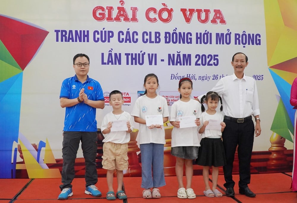 400 players compete at the 6th Dong Hoi Open Club Chess Cup - photo 3
