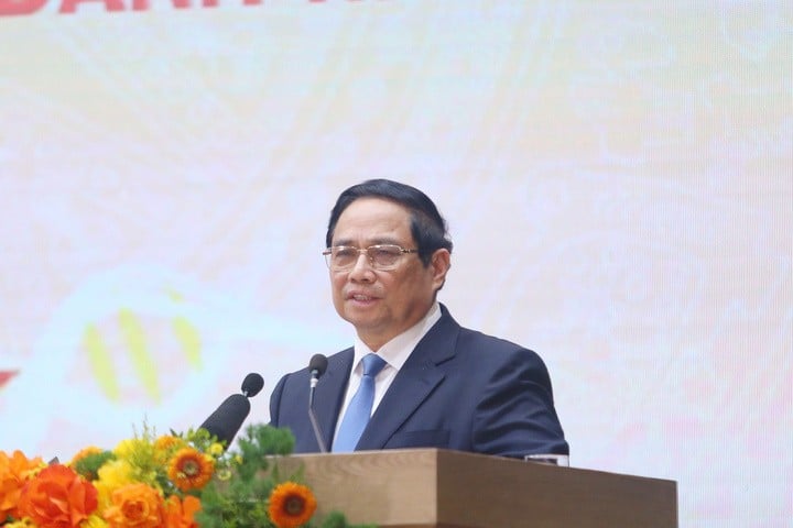 นายกรัฐมนตรี ฝ่าม มิญ จิ่ง กล่าวสุนทรพจน์ในการประชุม