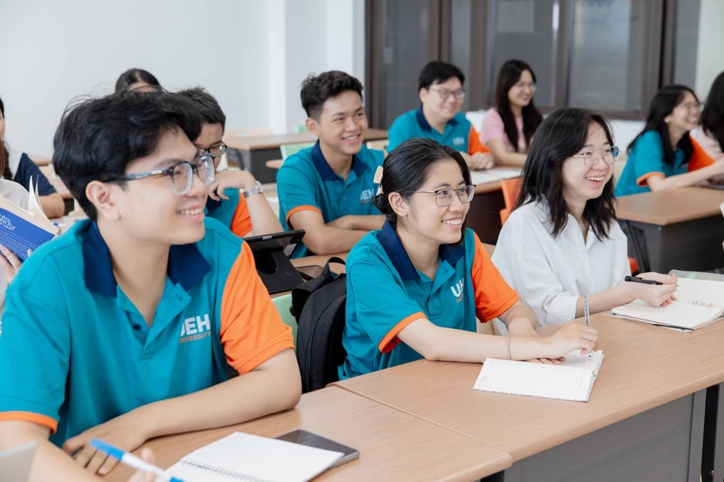 Đại học Kinh tế TPHCM thông báo quy đổi điểm giữa các phương thức xét tuyển - 1
