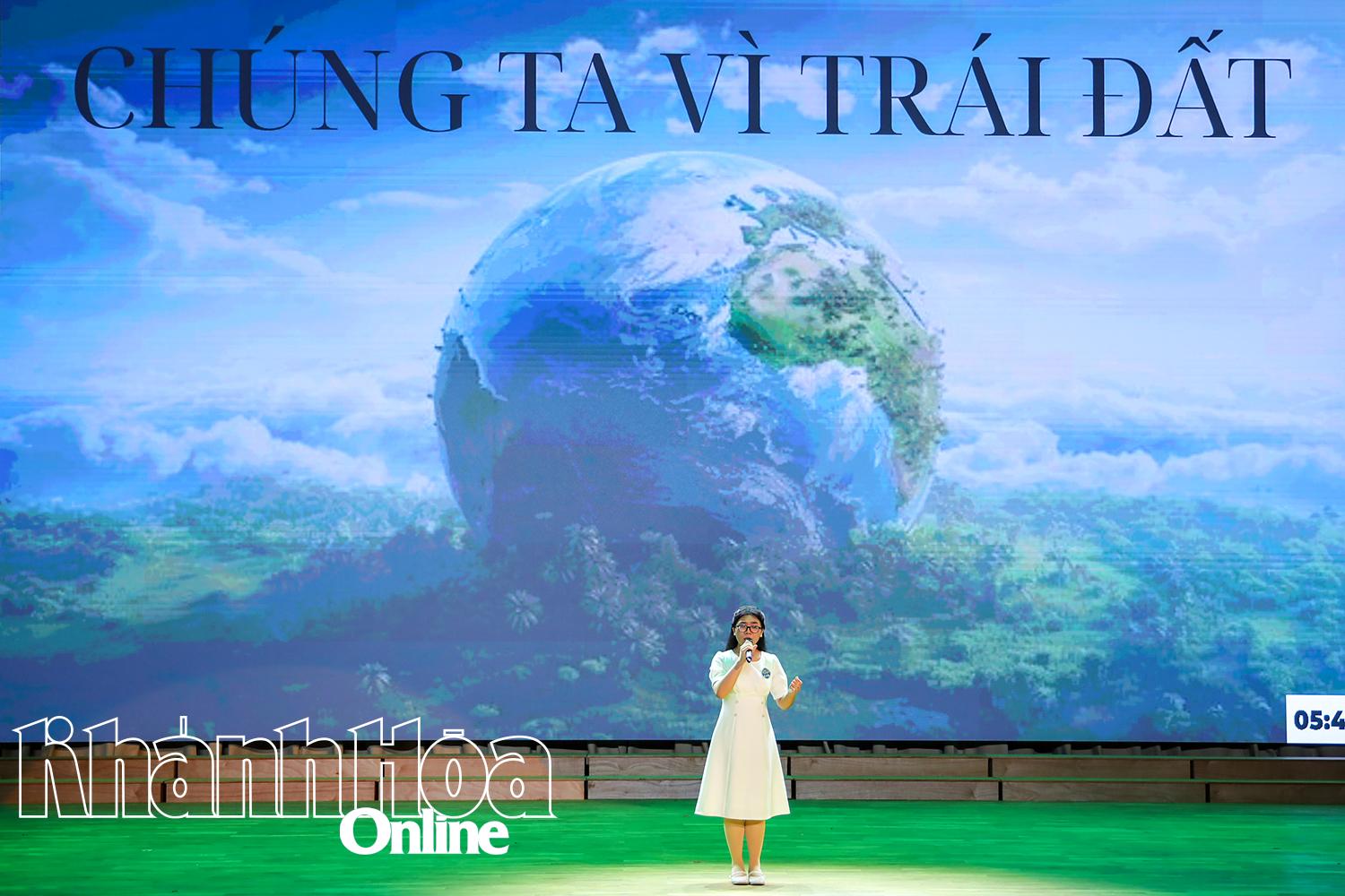 Nguyen Ngoc Khanh Diep 참가자의 공연.