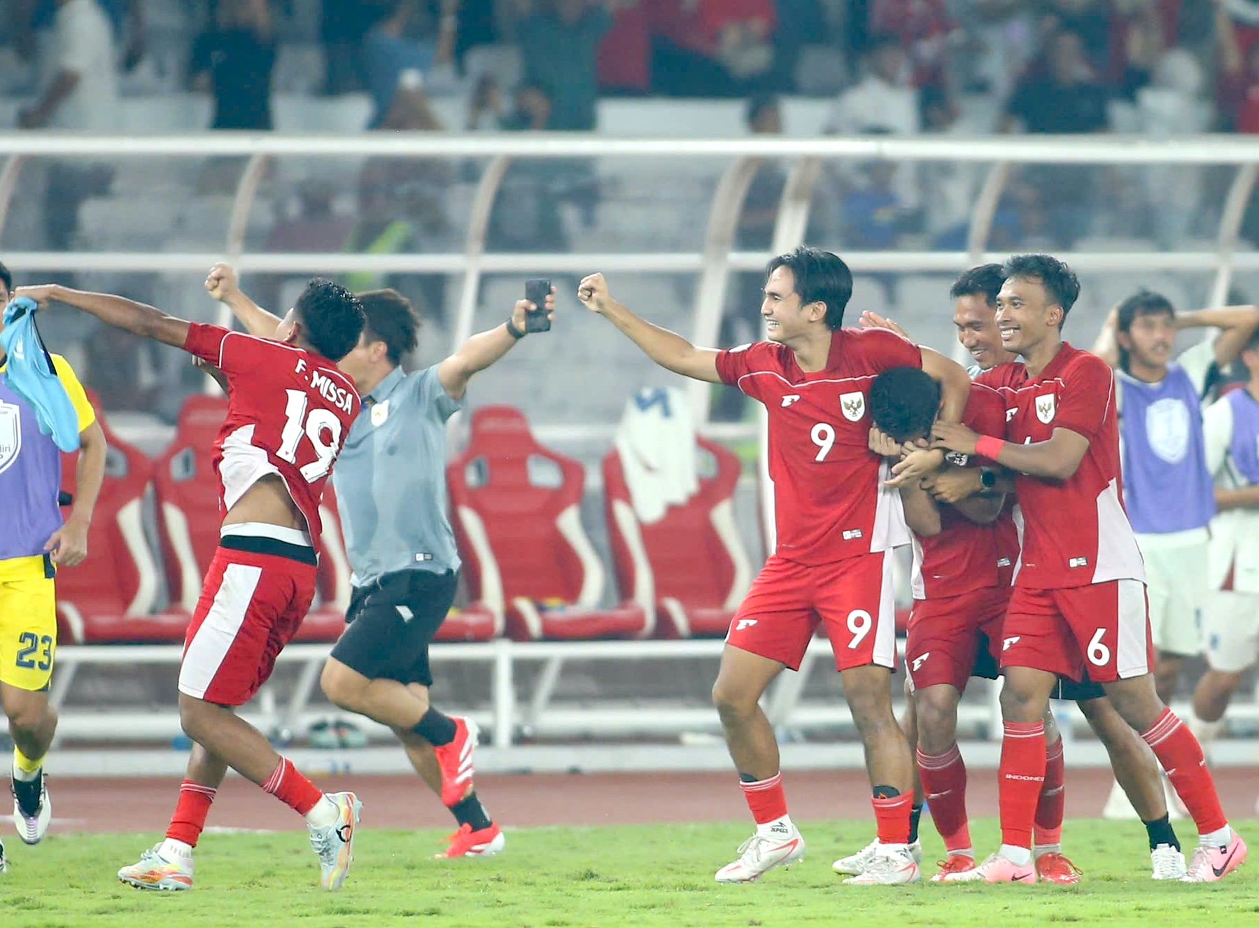 Ông Kim Sang-sik quyết đoán, U.23 Việt Nam tạo lợi thế lớn trước Indonesia ở chung kết- Ảnh 3.