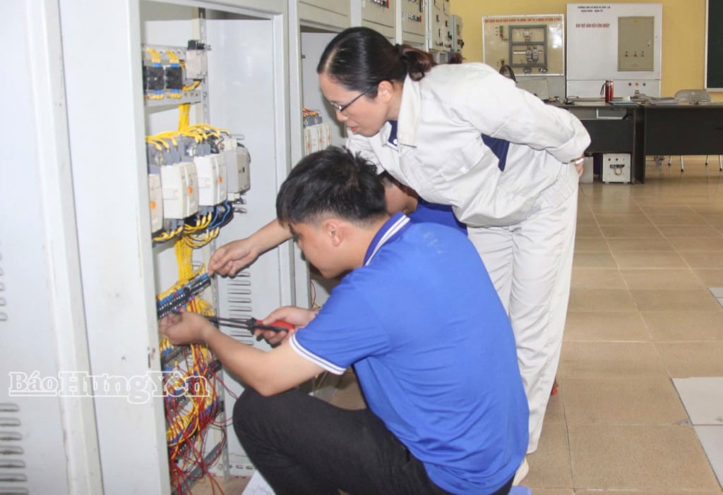 ជាង 90% នៃនិស្សិតមកពីមហាវិទ្យាល័យវិស្វកម្មអគ្គិសនី និងប្រព័ន្ធធារាសាស្រ្ត មានការងារភ្លាមៗបន្ទាប់ពីបញ្ចប់ការសិក្សា ដោយសារការជ្រើសរើសបុគ្គលិក និងវិធីសាស្រ្តបណ្តុះបណ្តាលដែលសមស្របនឹងតម្រូវការអាជីវកម្ម។