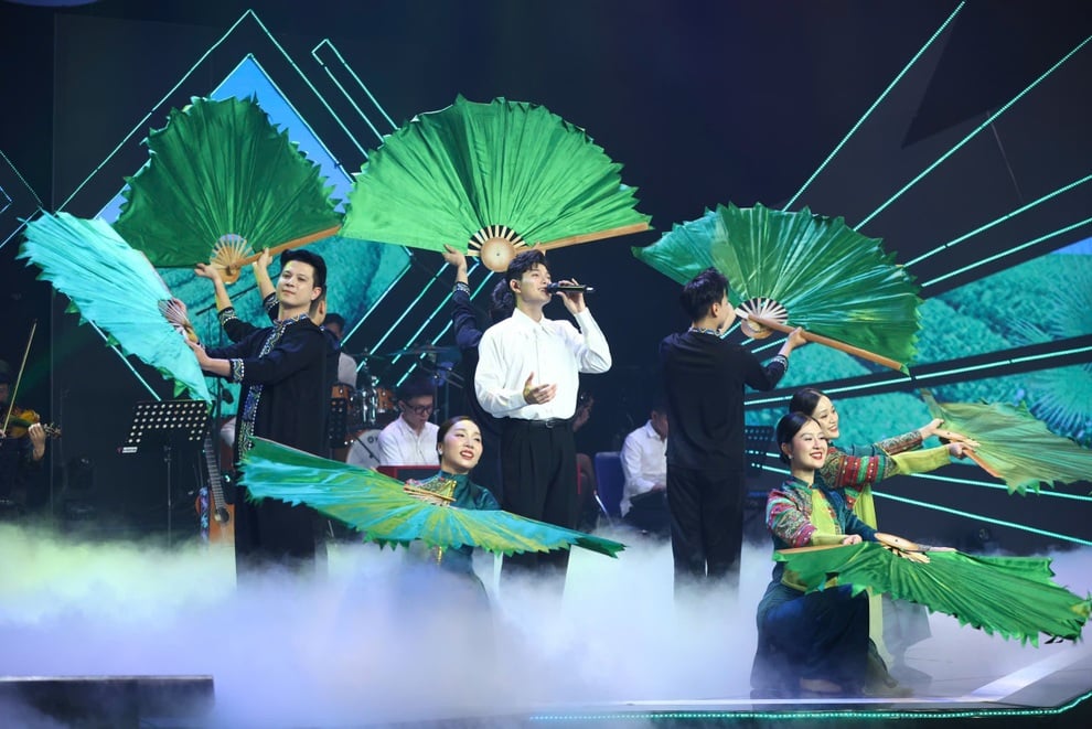 Thí sinh Tiếng hát Hà Nội hội ngộ, tái hiện ký ức tuổi thơ bằng nhạc jazz - 4
