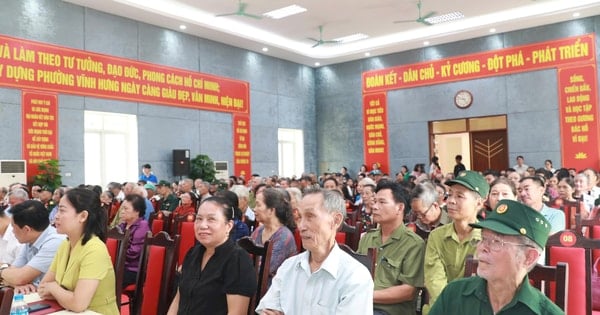 Le quartier de Vinh Hung a rencontré et rendu hommage à 750 personnes méritantes et aux familles des martyrs