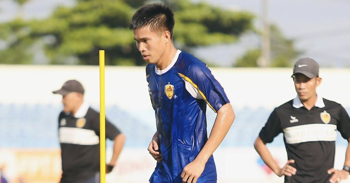CLB Quảng Nam 'câu giờ', chờ phép màu chơi V-League