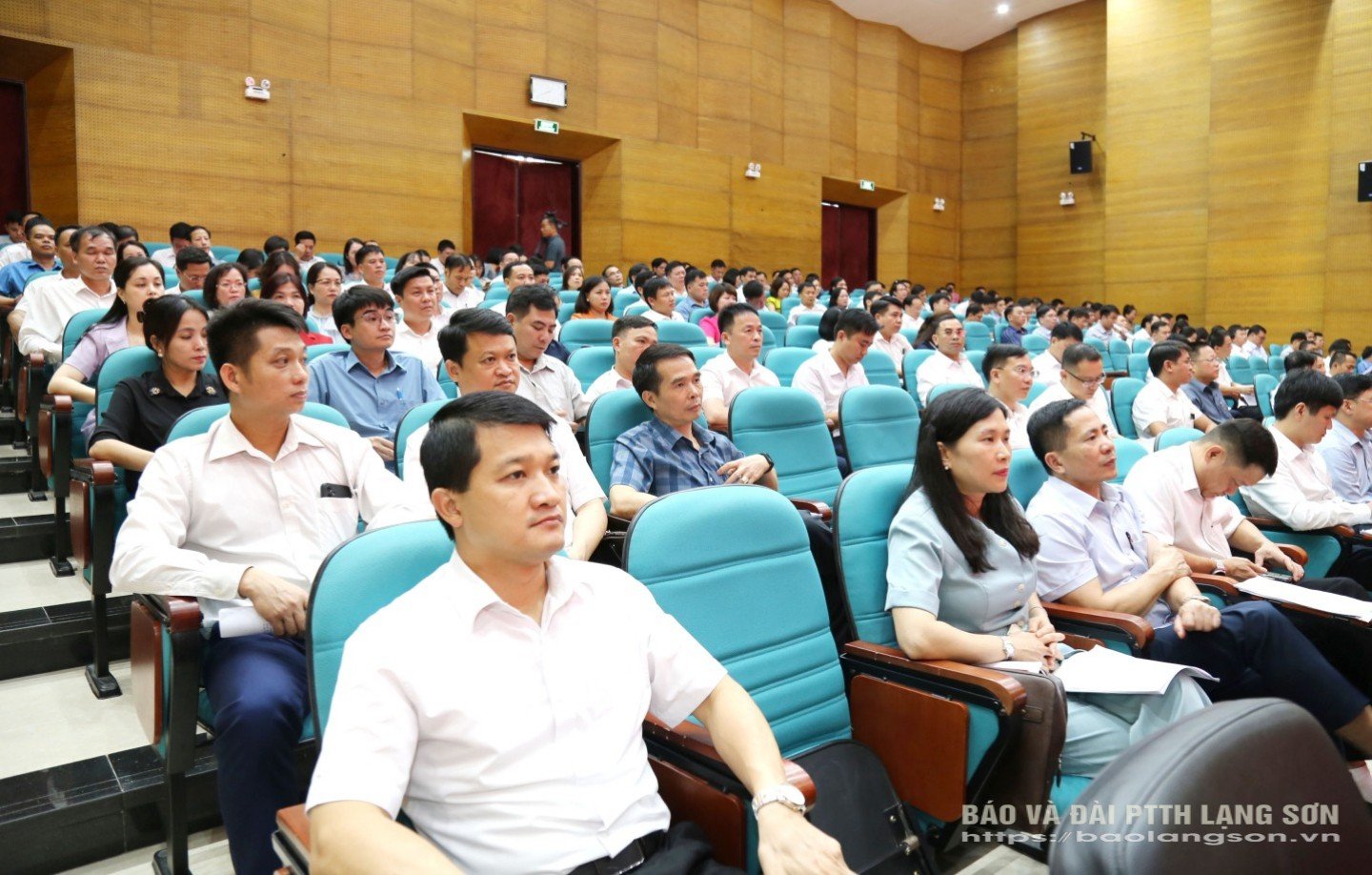 Các đại biểu dự hội nghị