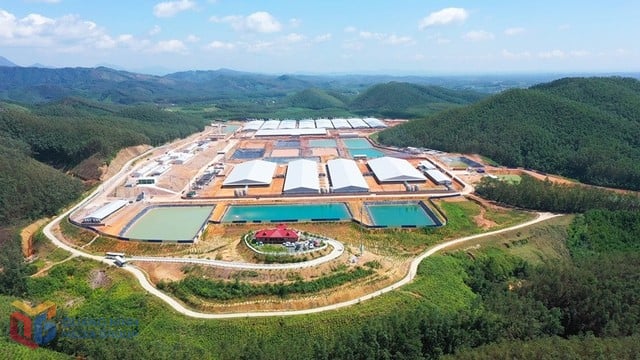 ภาพพาโนรามาของฟาร์มหมูไฮเทคในชุมชน Duong Hoa ของบริษัท Greentech Livestock Joint Stock
