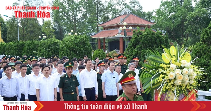 Chủ tịch UBND tỉnh Đỗ Minh Tuấn viếng nghĩa trang liệt sĩ và thăm các gia đình chính sách