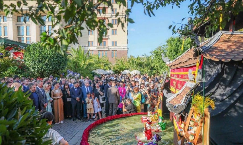 Zum ersten Mal ist der Rote Platz mit vietnamesischen kulturellen Farben und Aromen gefüllt - Foto 8
