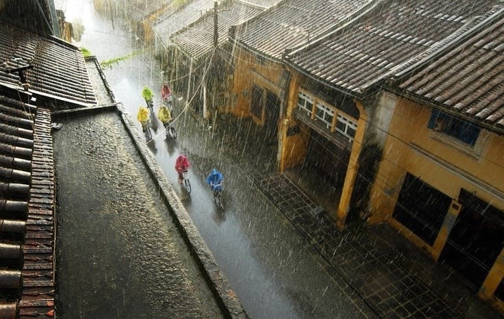 Cả nước mưa dông, miền Trung mưa lớn -0