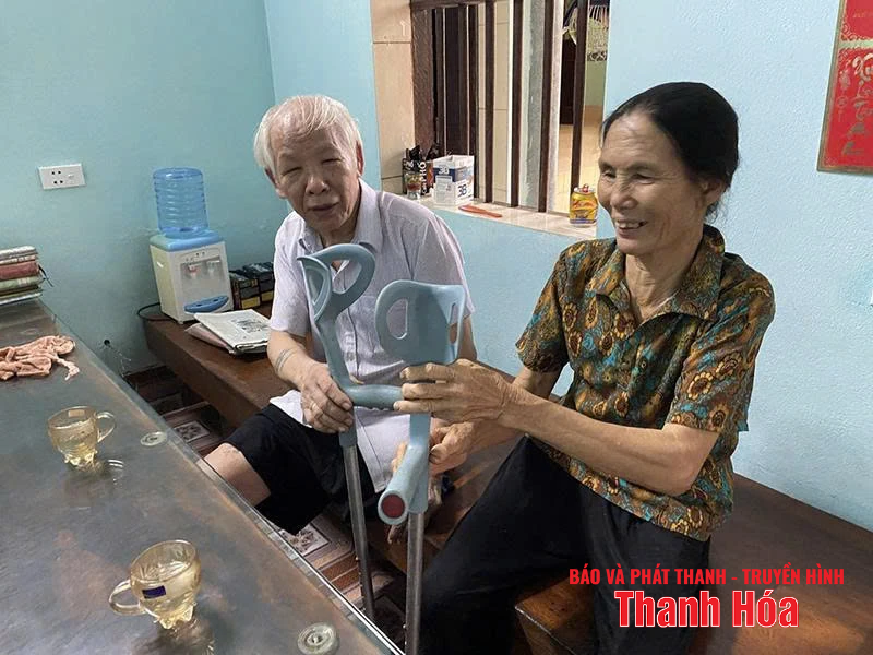 ភរិយា​ដែល​ឧស្សាហ៍​ព្យាយាម​របស់​យុទ្ធជន​ពិការ
