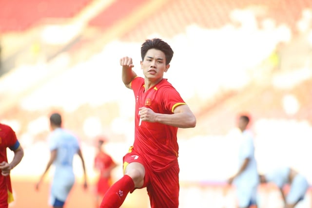 Văn Trường thừa nhận U.23 Việt Nam thiếu cây săn bàn thực thụ, thầy Kim có hành động đặc biệt- Ảnh 2.