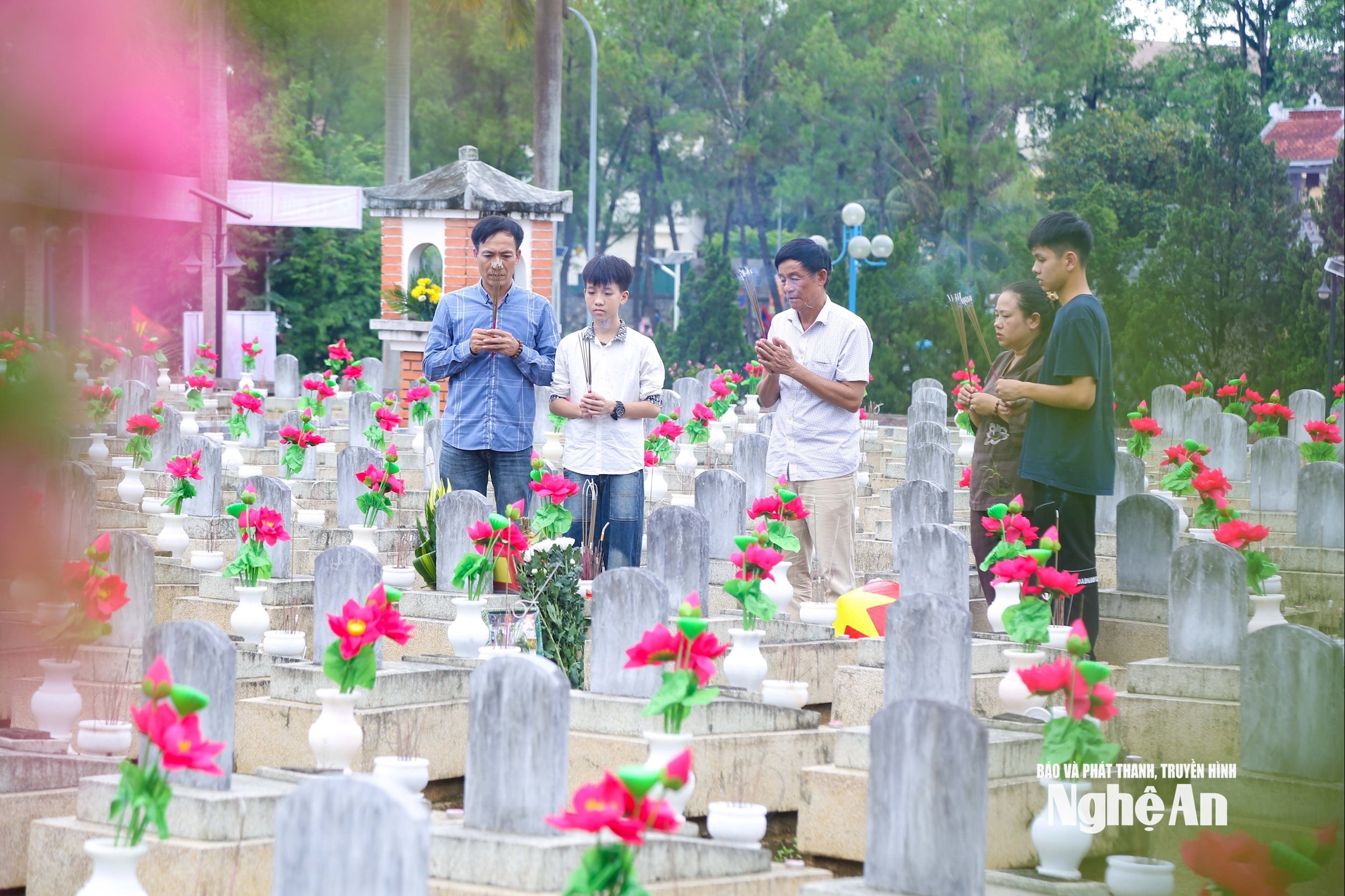 6 cimetières vietnamiens du Laos (10)
