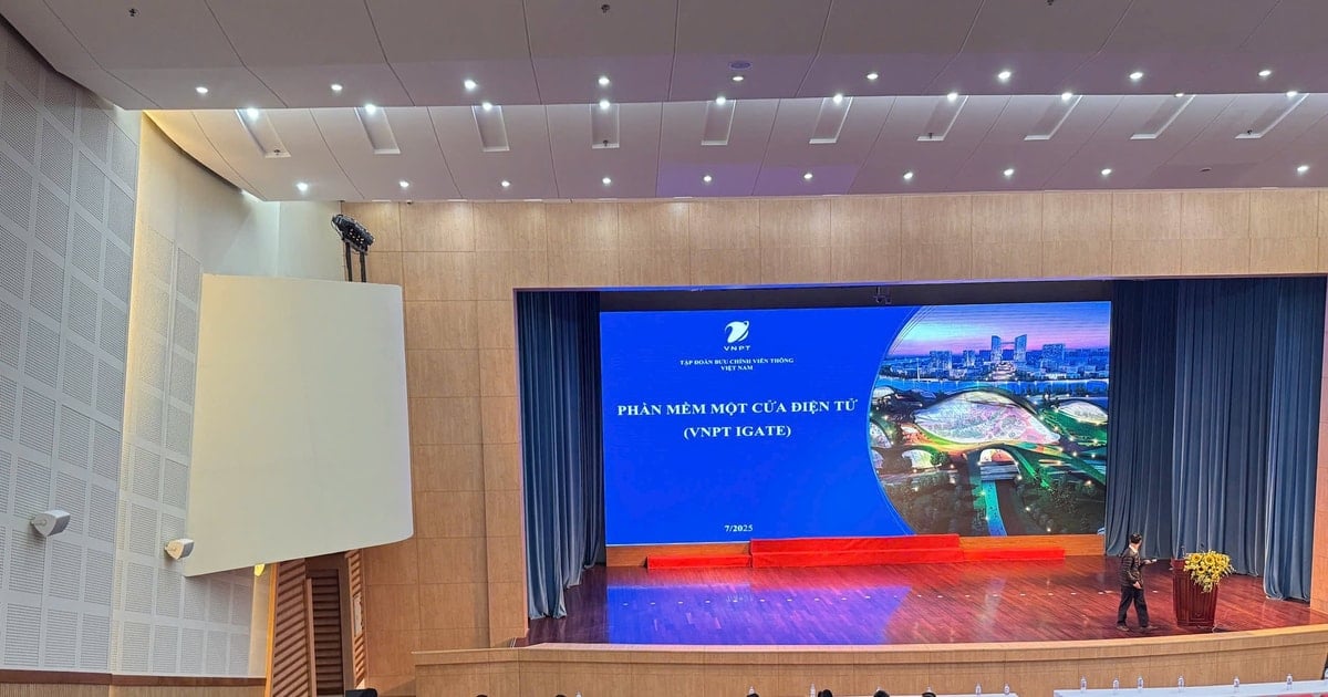 Lam Dong trains in operating the Information System for handling administrative procedures