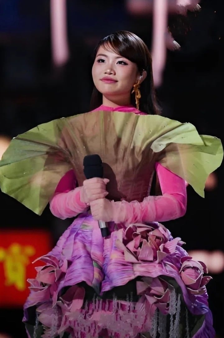 Phuong My Chi สร้างชื่อเสียงให้กับตัวเองในระดับนานาชาติด้วยการเล่าเรื่องราวผ่านดนตรีที่มีกลิ่นอายเวียดนามอย่างเข้มข้น