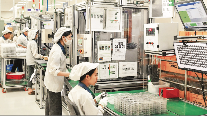 Workers work in the factory of Hyundai Kefico Vietnam Co., Ltd., Dai An Industrial Park, Hai Phong city. (Photo: DANG ANH)