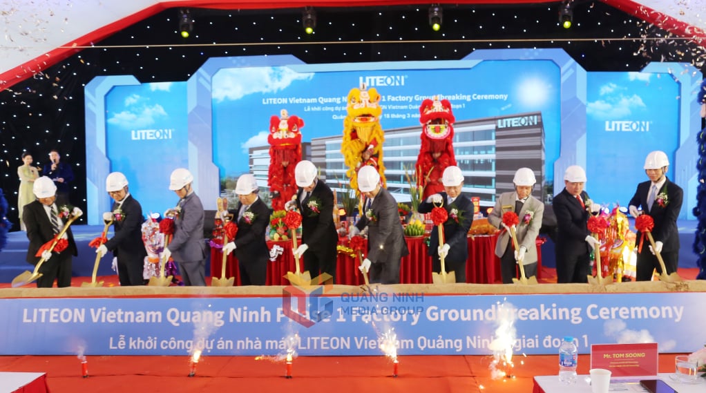 Các đại biểu làm lễ khởi công Nhà máy Lite-On Quảng Ninh - giai đoạn 1. Ảnh Thu Chung