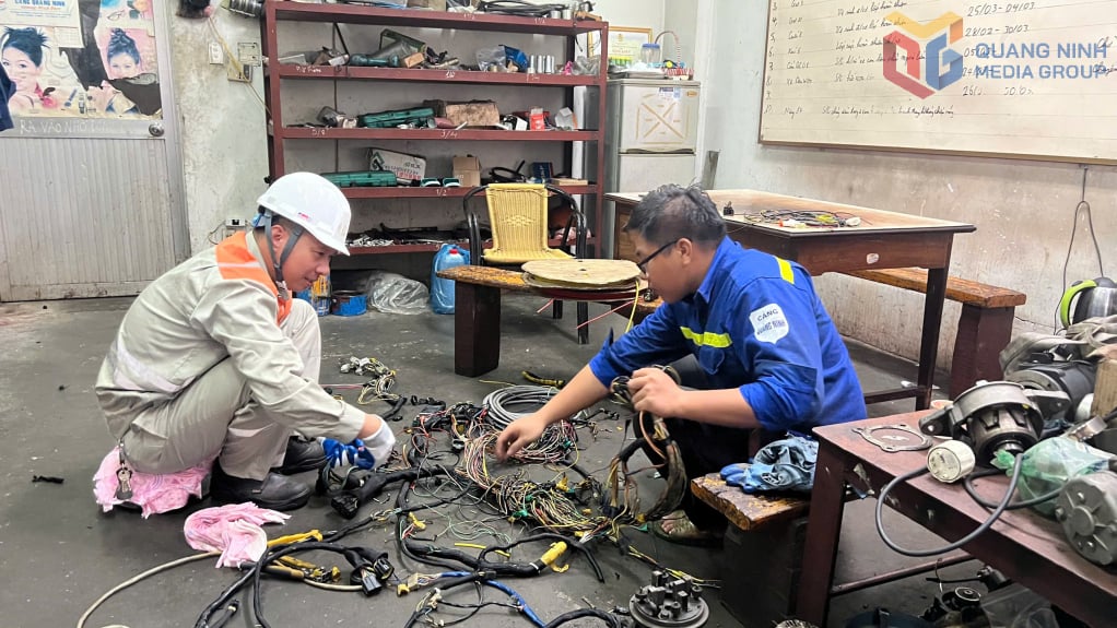 Le Quyet Thang 氏 (左) は常に多くの取り組みを行っており、それを応用して実践しています。