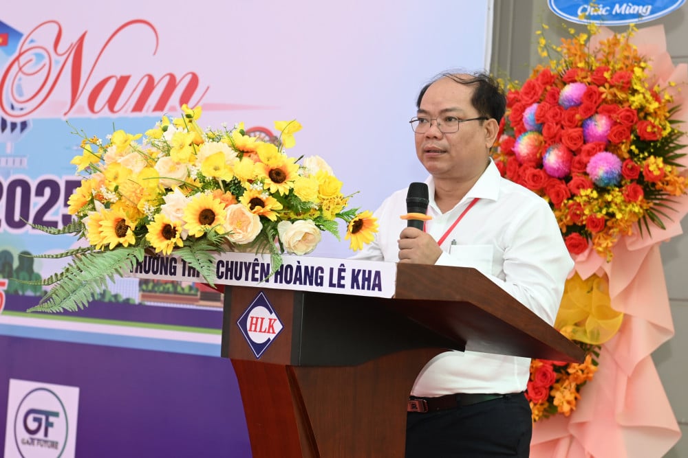 Ông Lý Thanh Bình, Phó Giám đốc Sở GD&ĐT Tây Ninh, Phó Trưởng Ban Tổ chức Trại hè phát biểu khai mạc
