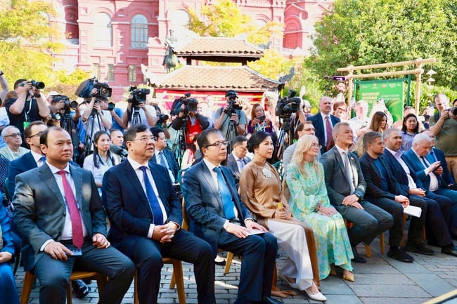 Những món quà văn hoá đặc biệt từ Việt Nam - Miền Nhiệt đới tới bạn bè nước Nga - Ảnh 2.